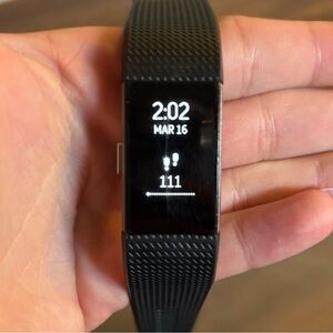 Fitbit Charge 2 Model with Black Wristband *Crack in Screen*